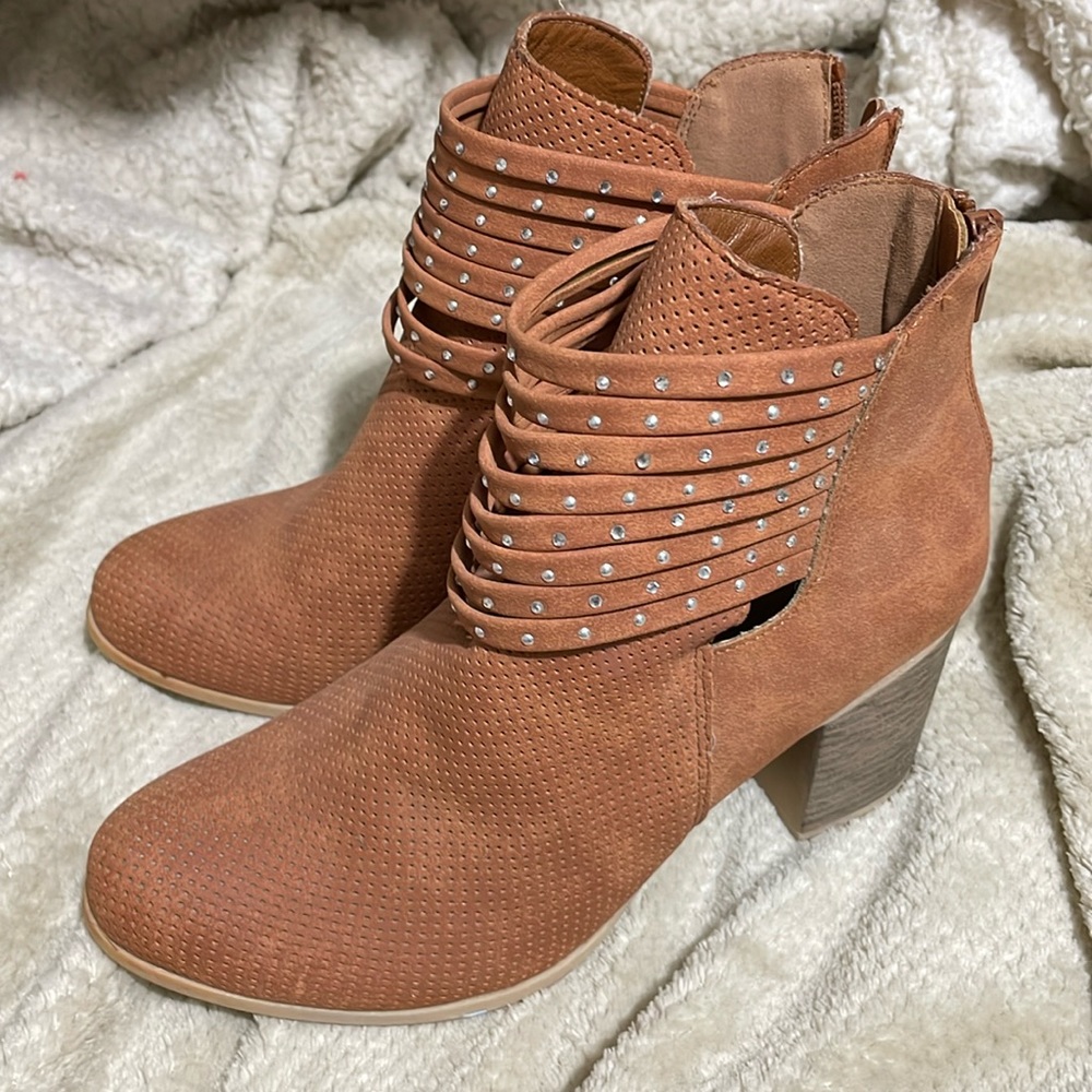 [SOLD]DOLCE by mojo moxy rust colored booties 8.5
